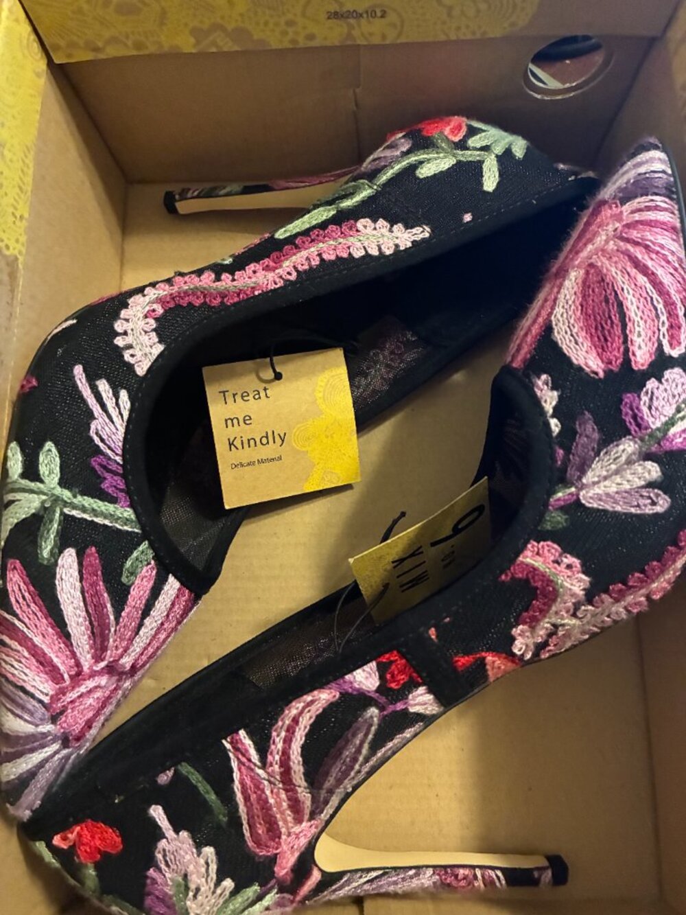 NIB MIX No 6 Dignity Black Mesh Floral Embroidered Stiletto Heel Pumps Sz 9M